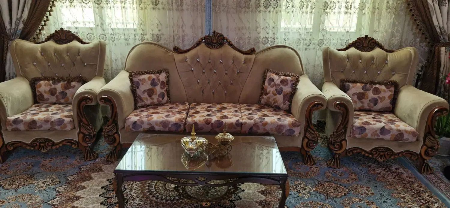 مبل ۹ نفره در حد نو بدون پارگی و شکستگی|مبلمان خانگی و میز عسلی|تهران, شهرک ولیعصر شمالی|دیوار