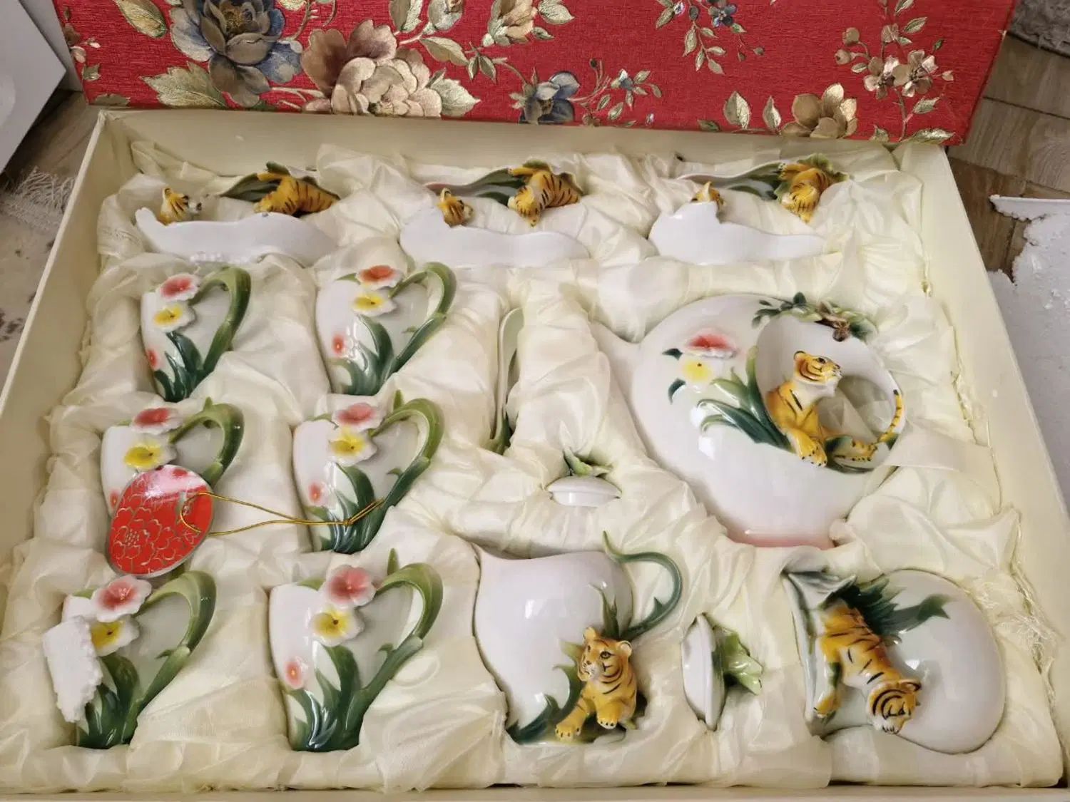 سرویس چای خوری ایتالیایی اصل برند ونیس نو نو|صنایع دستی و سایر لوازم تزئینی|اصفهان, ناژوان|دیوار
