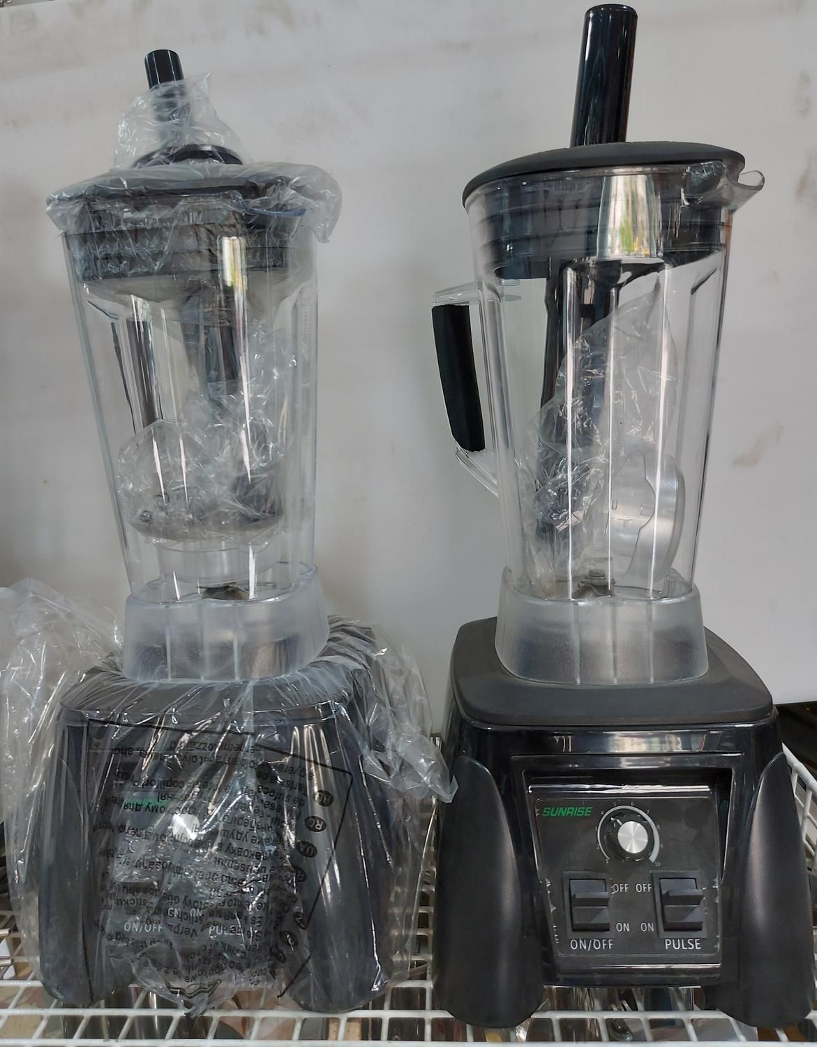 مخلوط کن بلندر حرفه ای وارداتی پرقدرت|آبمیوه‌گیر و آب‌مرکبات‌گیر|ساری, |دیوار