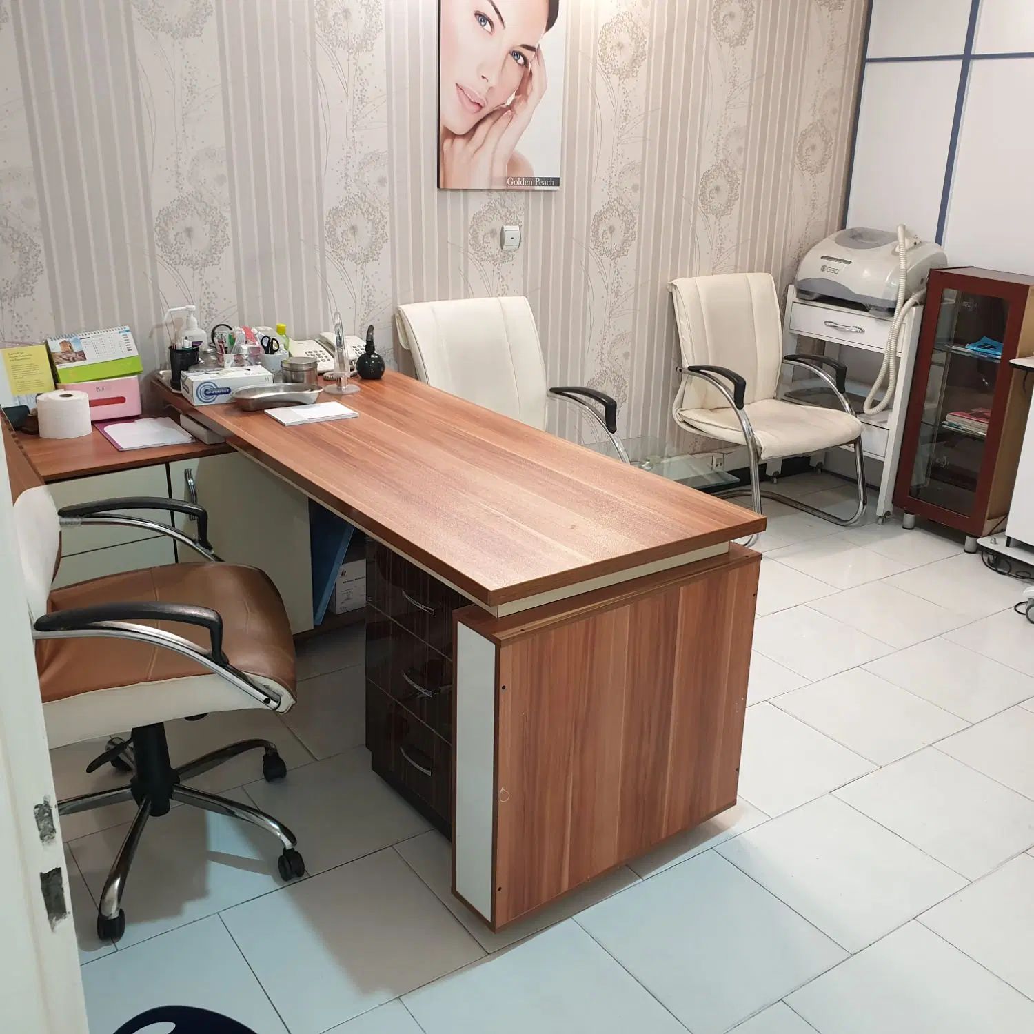 اجاره یک اتاق از مطب فقط به پزشک، دقیقا مقابل مترو|اجارهٔ دفتر کار، اتاق اداری، مطب|تهران, قبا|دیوار
