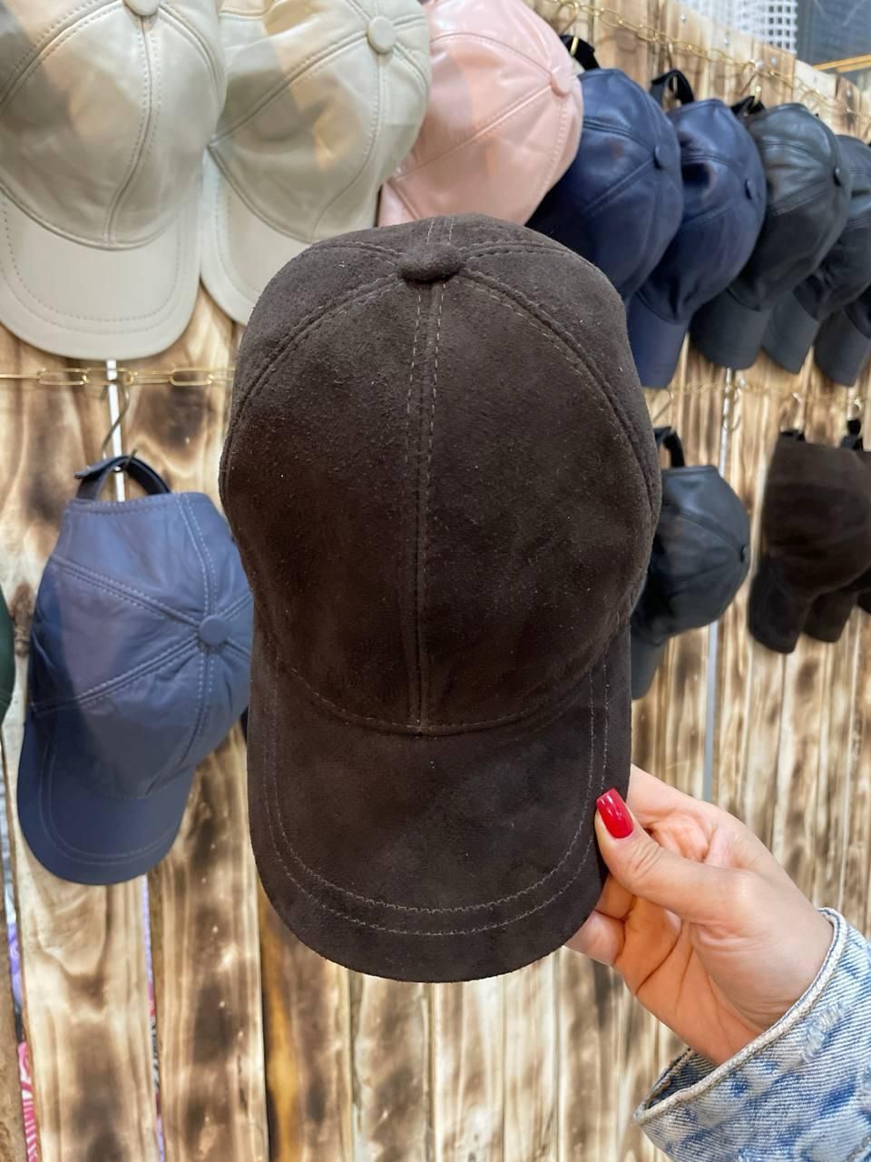 کلاه چرم طبیعی|لباس|شیروان (خراسان), |دیوار