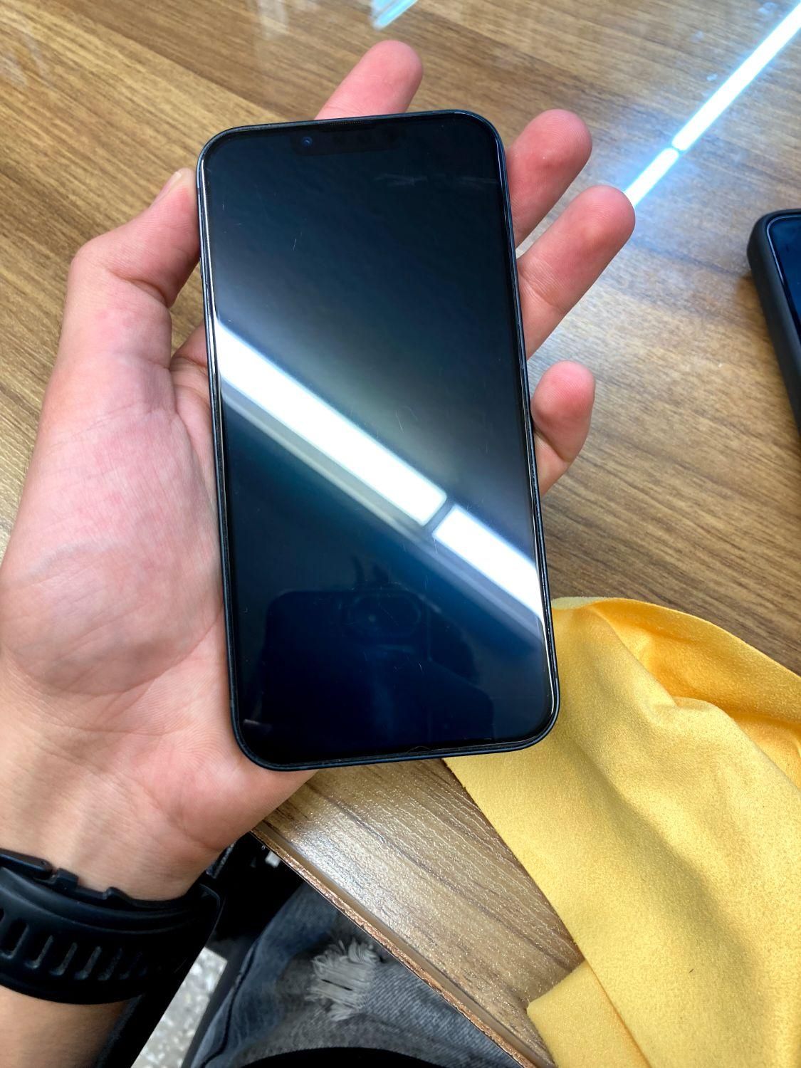 اپل iPhone 13 با حافظهٔ ۱۲۸ گیگابایت|موبایل|یزد, |دیوار