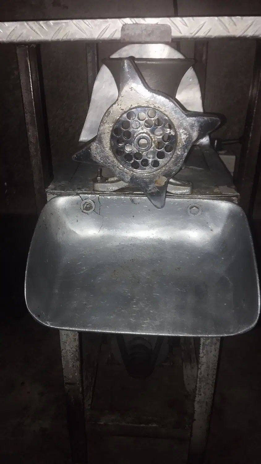 چرخ گوشت تسمه ای .یخچال بستنی قدیمی به شرط|خردکن، آسیاب، غذاساز|کرج, محمود آباد|دیوار