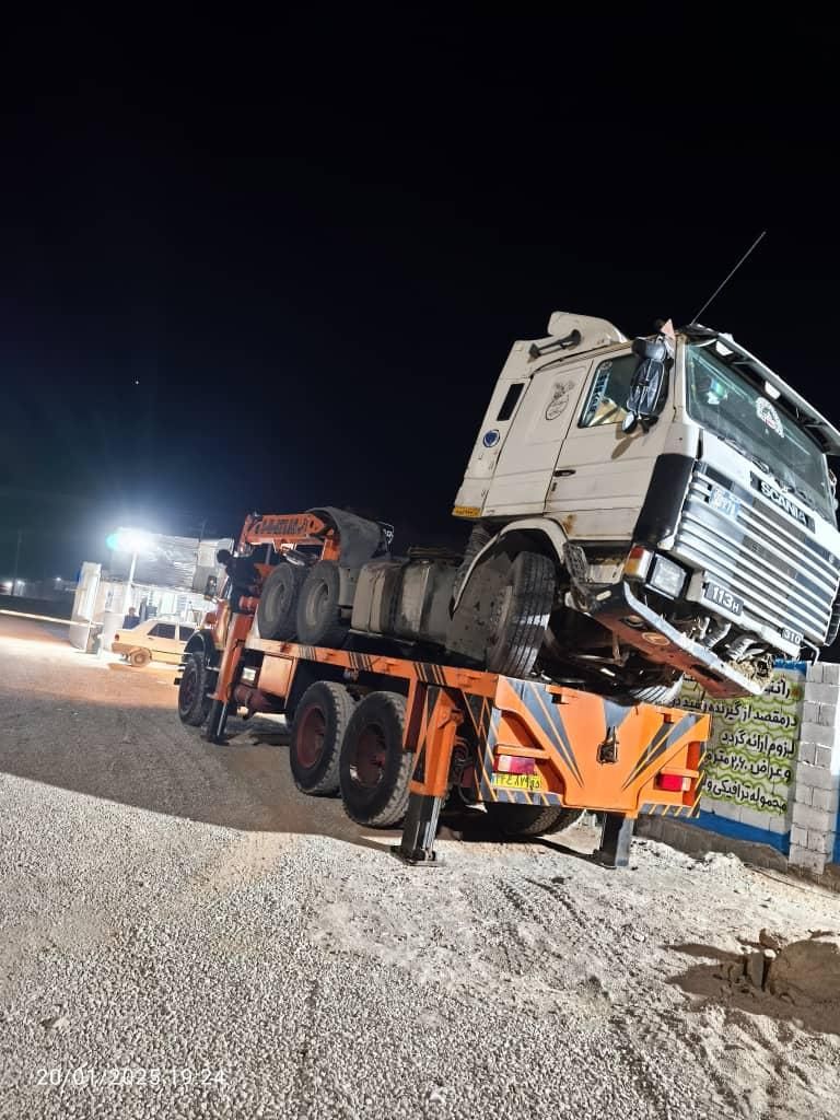 خدمات جرثقیل ۱۵تن کفی دار شرکت کویر بار ایرانشهر|خدمات حمل و نقل|ایرانشهر, |دیوار