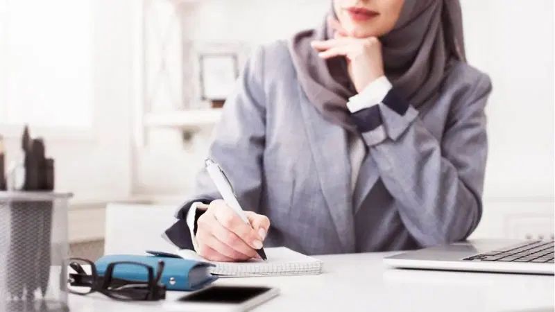 استخدام منشی سالن زیبایی و ادمین حرفه ای|استخدام درمانی، زیبایی، بهداشتی|قم, سالاریه|دیوار