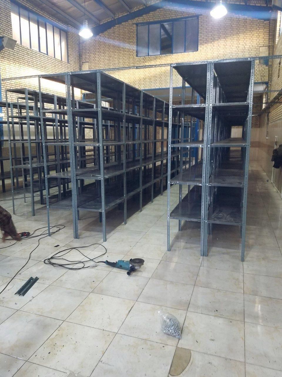 چهارپایه طوسی قفسه با استحکام بالا|فروشگاه و مغازه|سرپل ذهاب, |دیوار