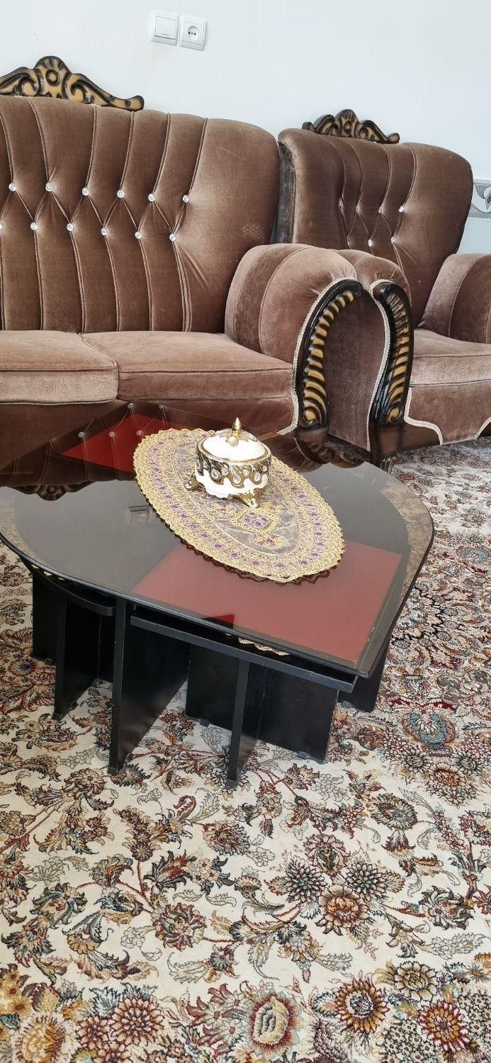 جلو مبلی با ۴عدد میز|مبلمان خانگی و میز عسلی|بیرجند, |دیوار