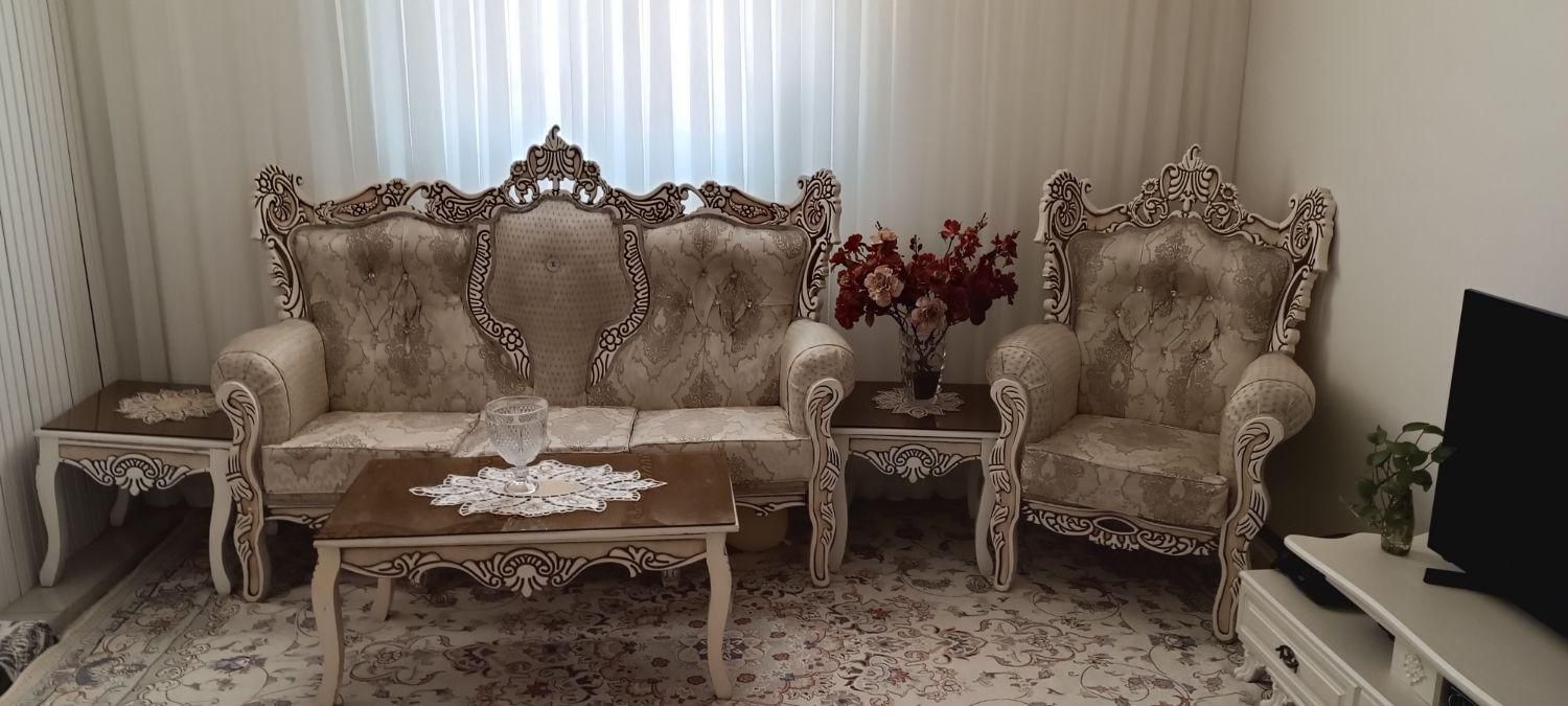 مبل هفت نفره کرم|مبلمان خانگی و میز عسلی|تهران, مبارک‌آباد بهشتی|دیوار