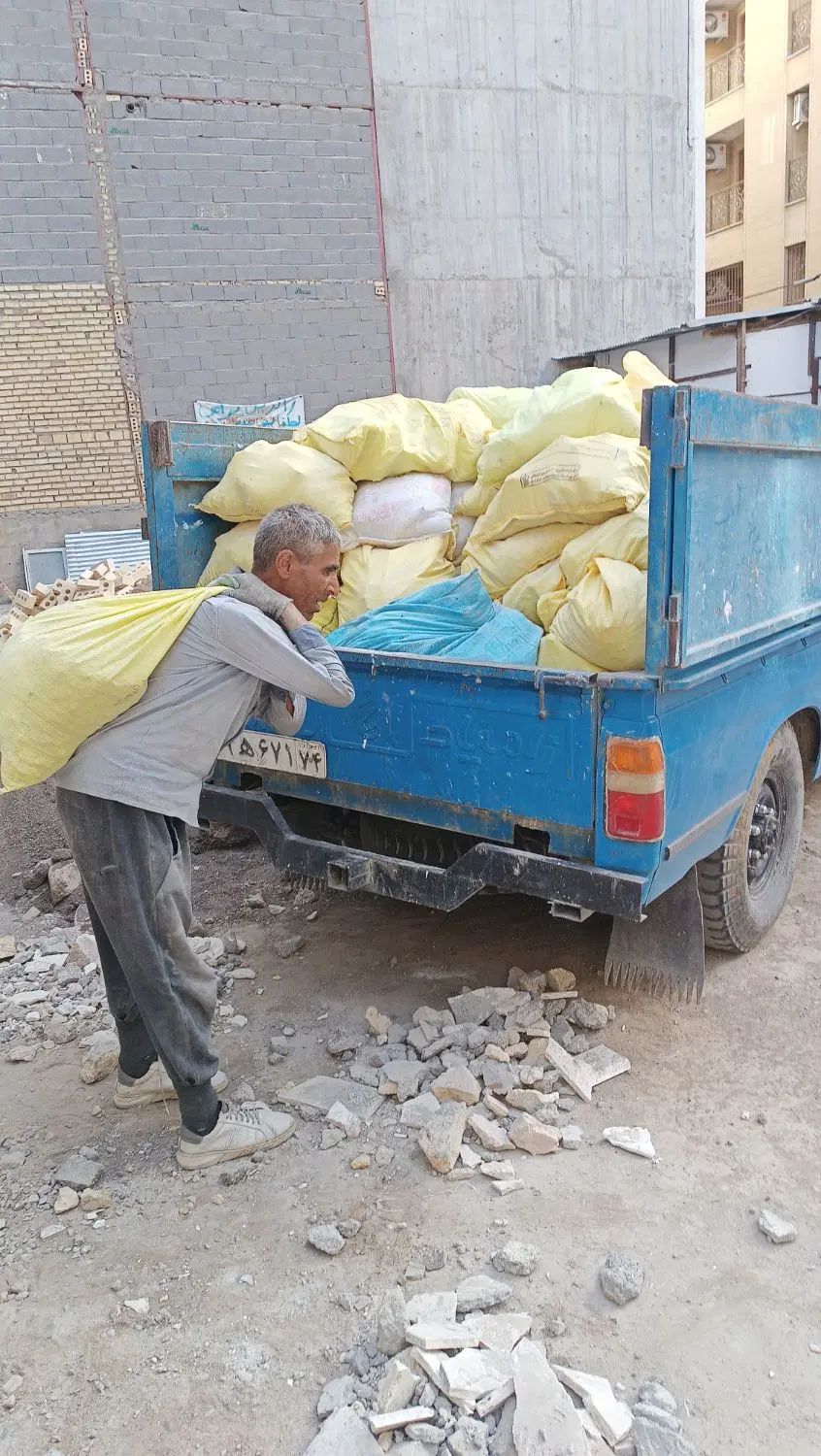 حمل خاک نخاله توسط نیسان کمپرسی کارگر و مینی لدر|خدمات حمل و نقل|مشهد, توس (بلوار توس)|دیوار
