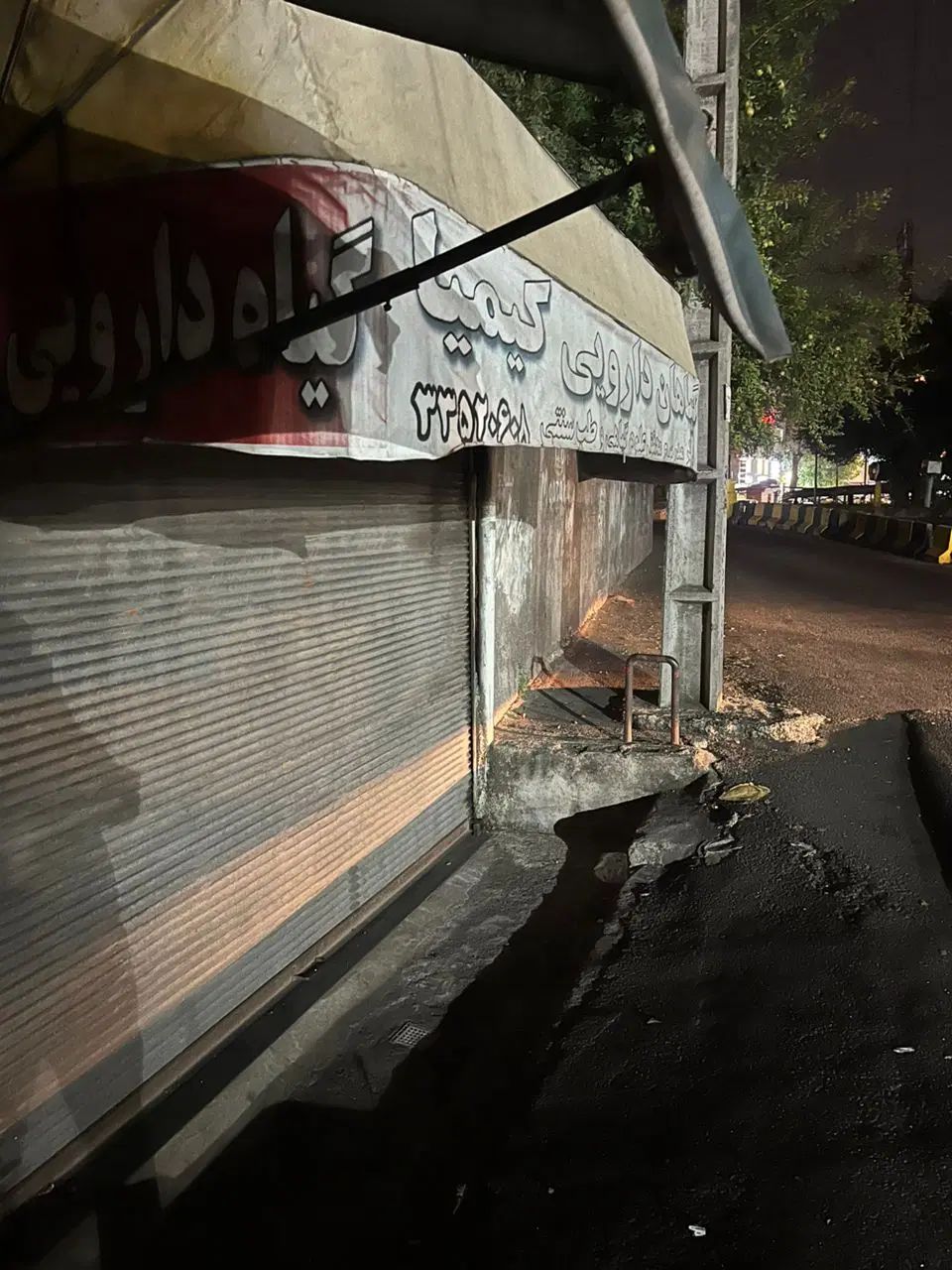 اجاره مغازه روبه رو درب اصلی بازارچه رازی|اجارهٔ مغازه و غرفه|رشت, چمارسرا|دیوار