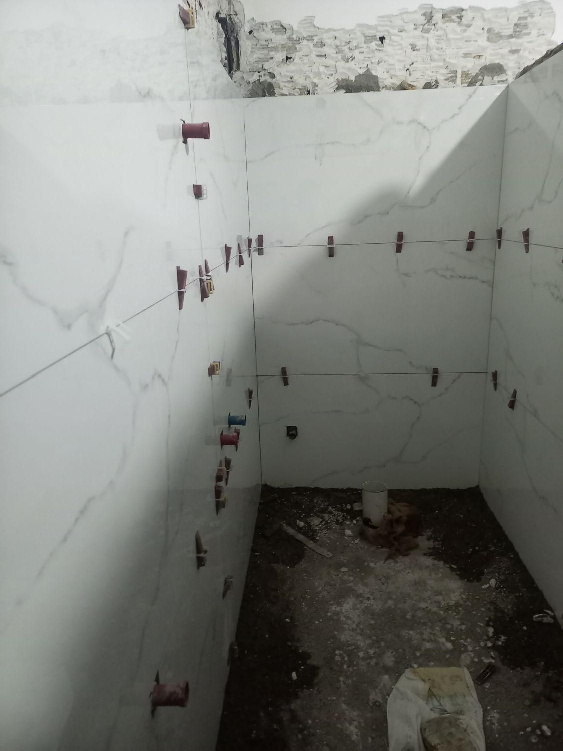 کاشیکاری سنگ کاری و سرامیک کاری کار چسبی|خدمات پیشه و مهارت|ساوه, |دیوار