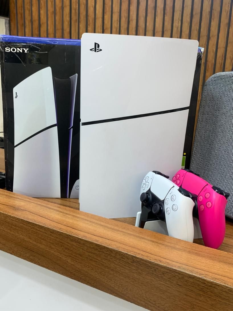 Ps5 slim دو دسته فول بازی با پایه شارژ و کیف|کنسول، بازی ویدئویی و آنلاین|قم, عمار یاسر|دیوار