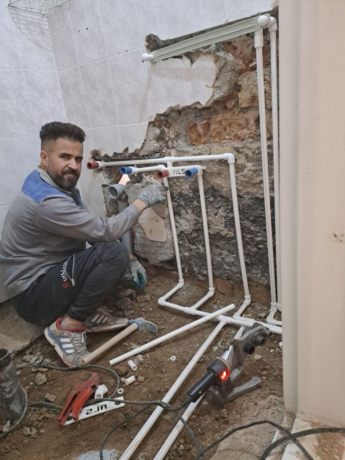 تشخیص ترکیدگی بادستگاه لوله کشی رفع نم تعمیرات|خدمات پیشه و مهارت|تهران, شهر زیبا|دیوار