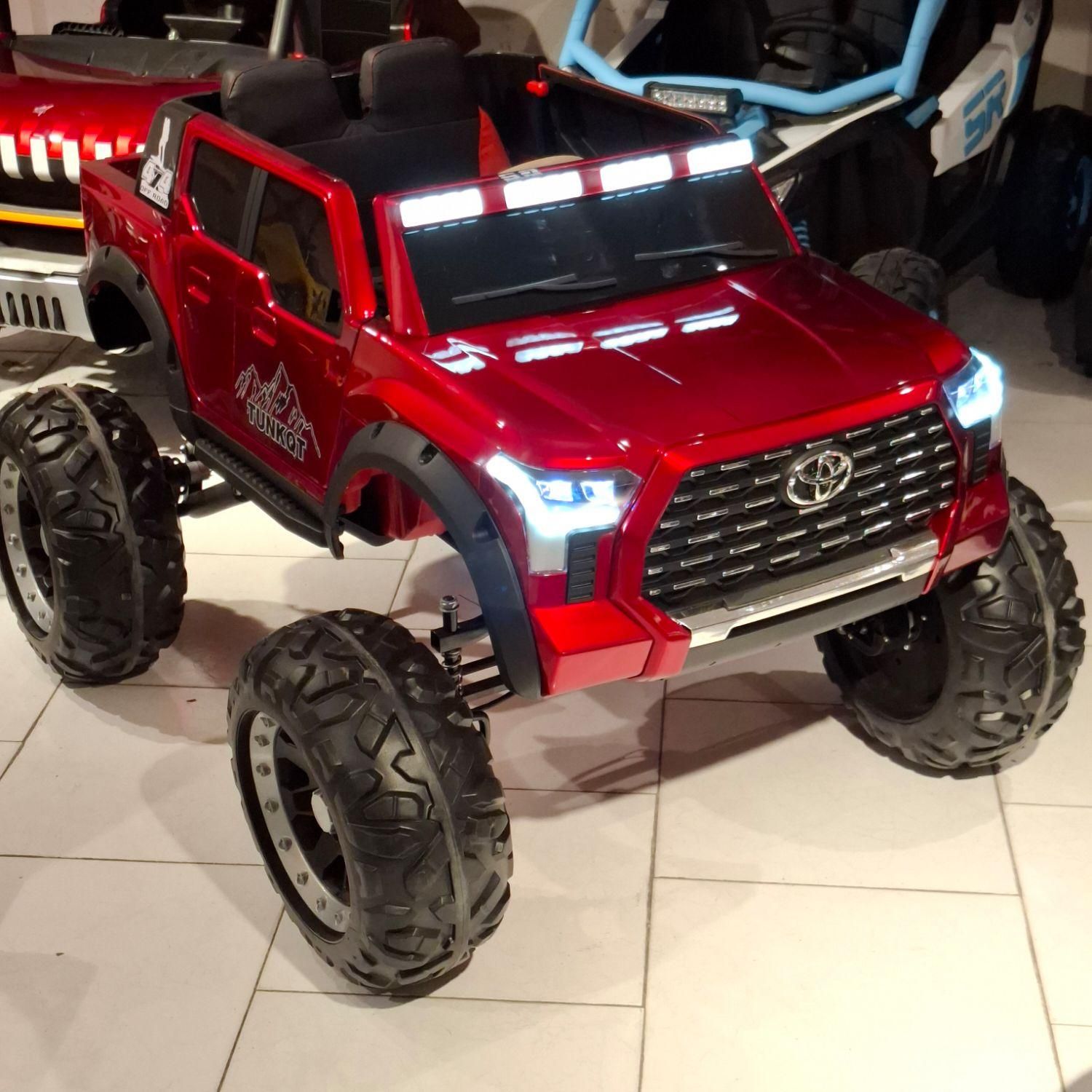 ماشین شارژی تویوتا کمک فنر فلزی تحمل وزن ۱۰۰ کیلو|اسباببازی بچه|مشهد, سناباد|دیوار