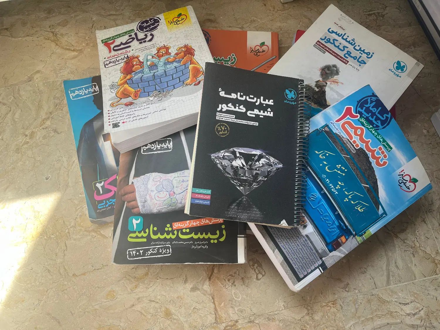 تعداد زیادی کتاب های کمک آموزشی یازدهم و دوازدهم|کتاب و مجله آموزشی|تهران, جنت‌آباد مرکزی|دیوار