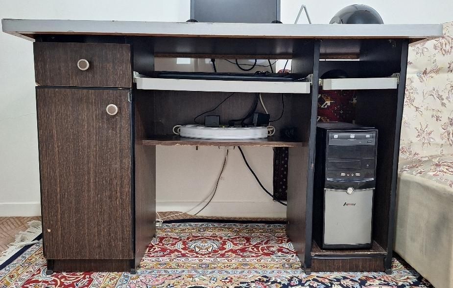 میز کامپیوتر|میز تحریر و کامپیوتر|اصفهان, لاله|دیوار