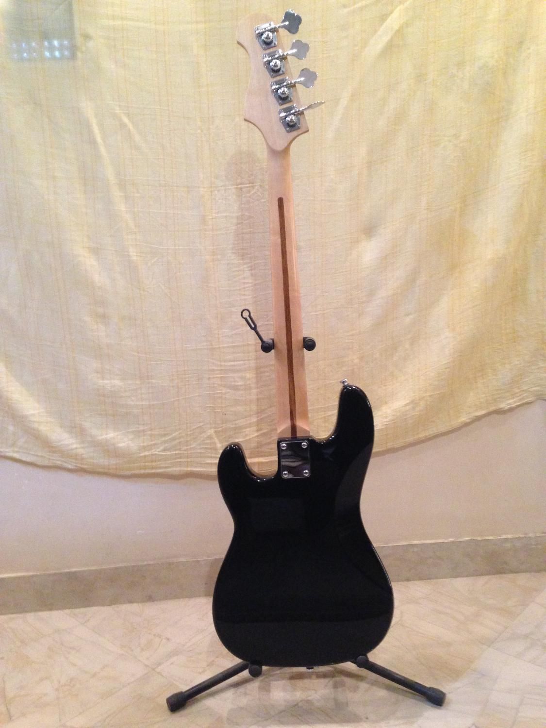 گیتار بیس Bass Guitar|گیتار، بیس، امپلیفایر|تهران, آبشار تهران (دریاچه)|دیوار