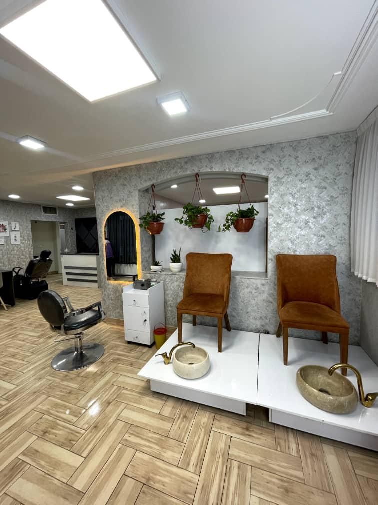 اجاره اتاق و صندلی در سالن زیبایی|اجارهٔ دفتر کار، اتاق اداری، مطب|همدان, |دیوار