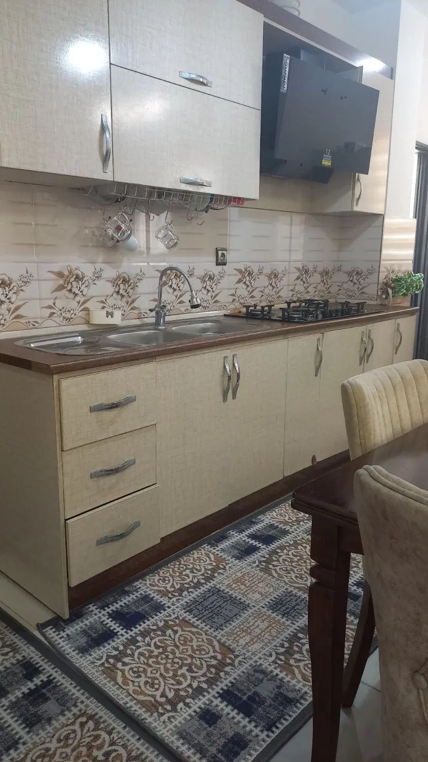 کابینت کارکردباسینک،شیرآلات سالم،هود،گاز صفحه ایی|مصالح و تجهیزات ساختمان|رشت, استقامت ۲|دیوار