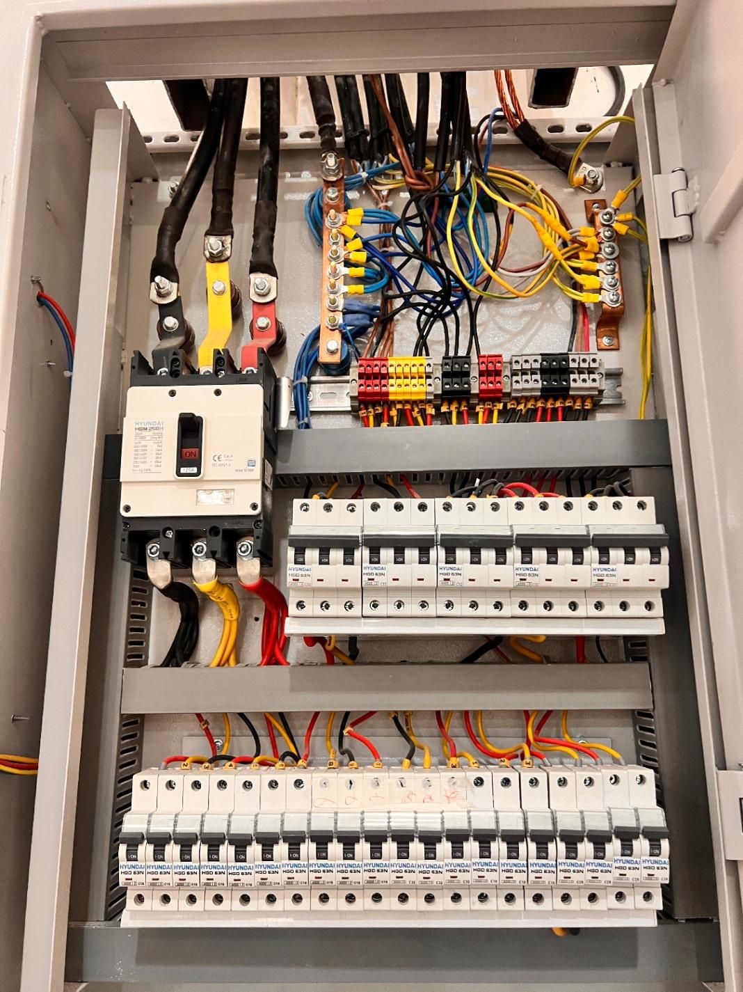 برق کار صنعتی/ کاسه چراغ /روشنایی سوله /سینی کشی /|خدمات پیشه و مهارت|پاکدشت, پاکدشت (مامازند)|دیوار