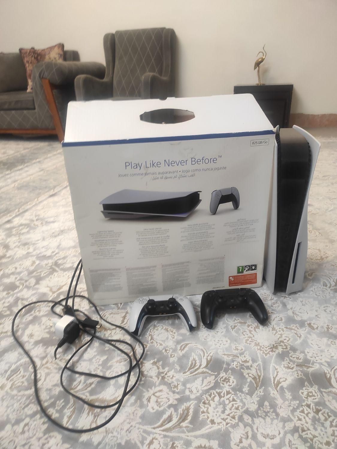 ps5 اروپایی خیلی کم کار دو دسته DVD دارای ده بازی|کنسول، بازی ویدئویی و آنلاین|ساوه, |دیوار
