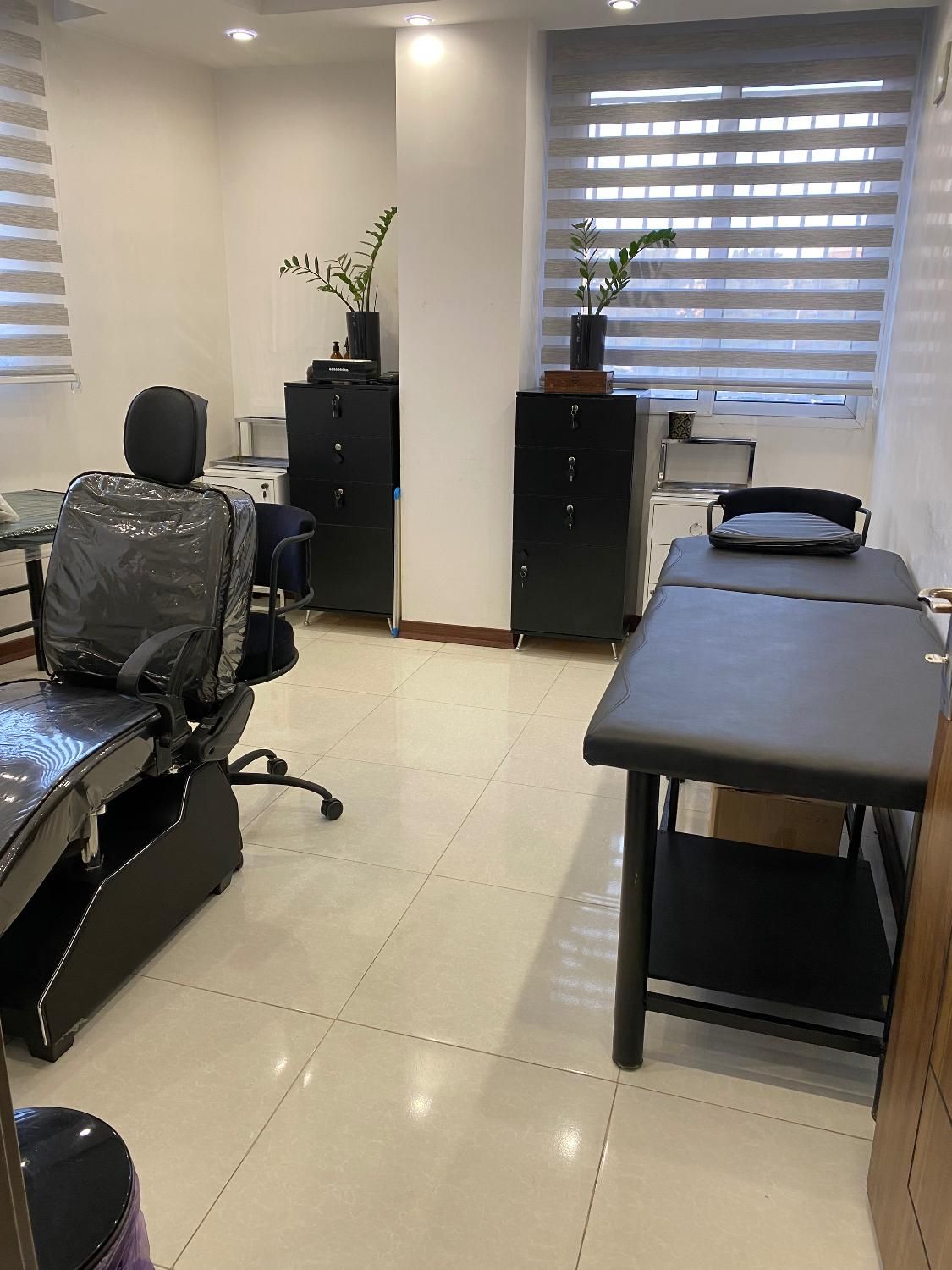 اجاره لاین و صندلی در سالن زیبایی خانه اصفهان|اجارهٔ دفتر کار، اتاق اداری، مطب|اصفهان, خانه اصفهان|دیوار