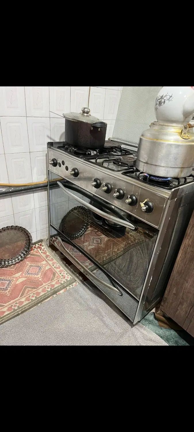 ال سی دی ۴۲ اینج ومیز عسلی گاز فر دار اصل  یخچال|حراج|کرج, مصباح|دیوار