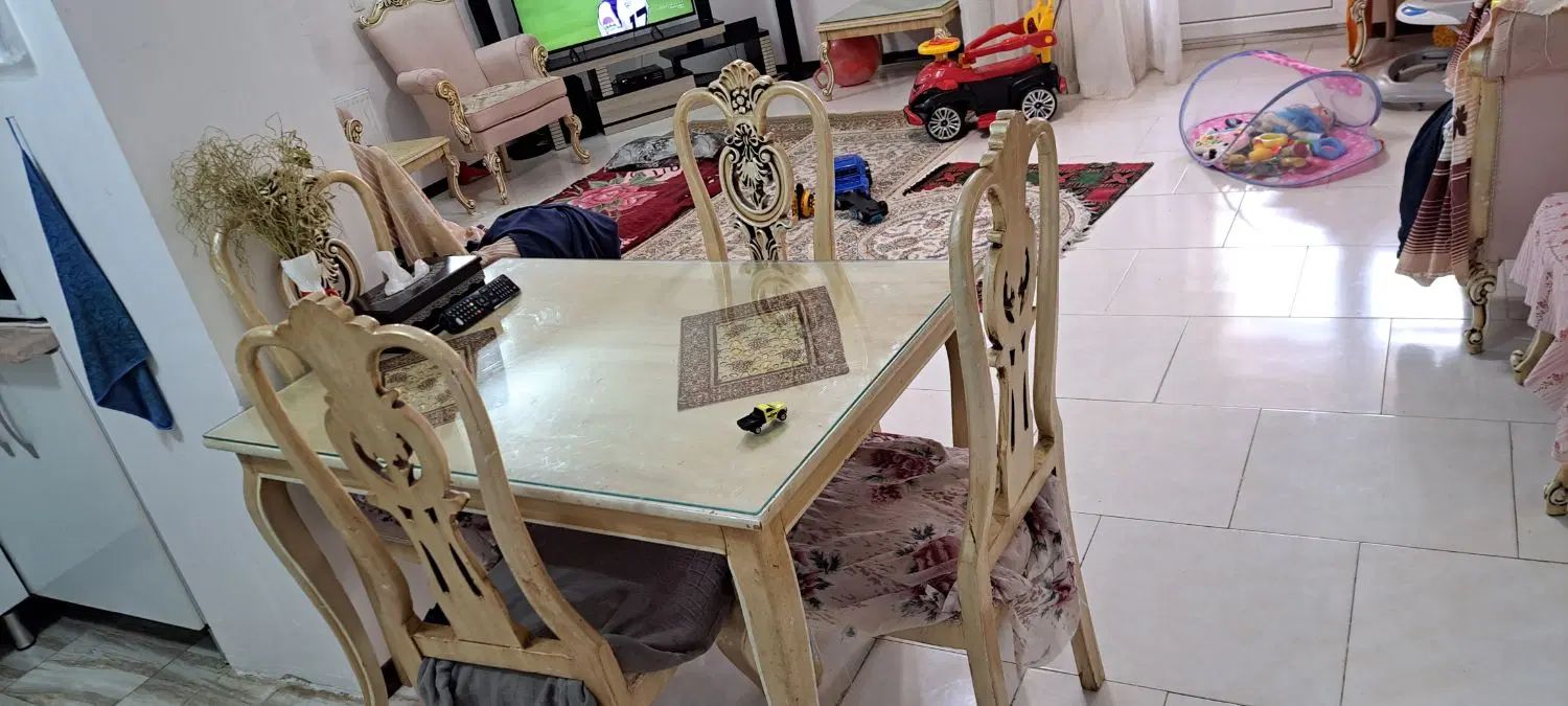 مبل ۹نفره همراه با میز وسط و میز ناهار خوری ۴ نفره|مبلمان خانگی و میز عسلی|فولادشهر, C2|دیوار