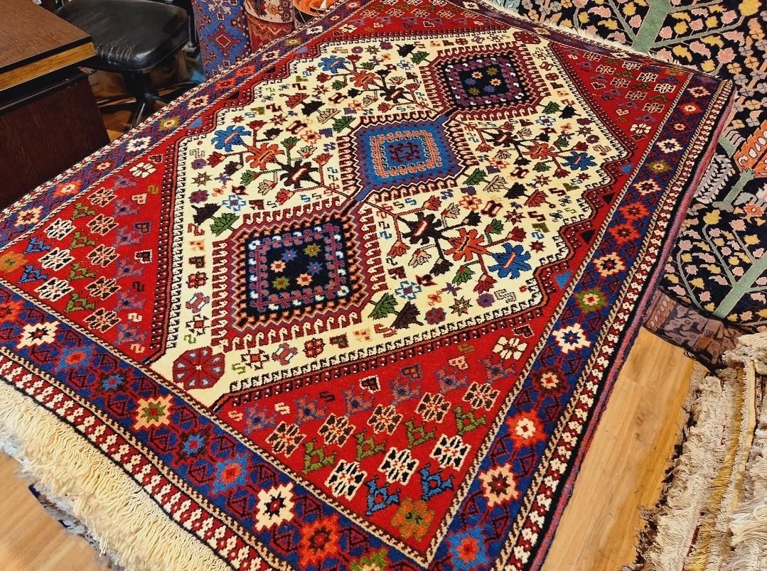 ذرع و نیم دستباف شیراز زمینه کرم|فرش|تهران, اکباتان|دیوار