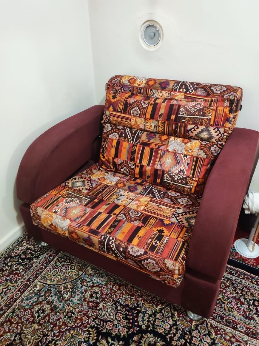 مبل راحتی یکنفره تختخواب شو طرح دار|مبلمان خانگی و میز عسلی|تهران, دردشت|دیوار