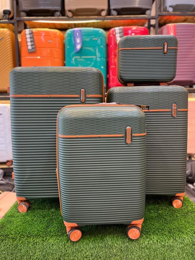 چمدان تیتان پلورا 100% نشکن|کیف، کفش، کمربند|مشهد, سپاد|دیوار