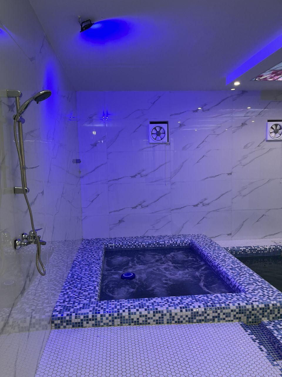 اجاره روزانه سه خوابه تریبلکس استخروجکوزی آبگرم|اجارهٔ کوتاهمدت ویلا و باغ|بابلسر, |دیوار