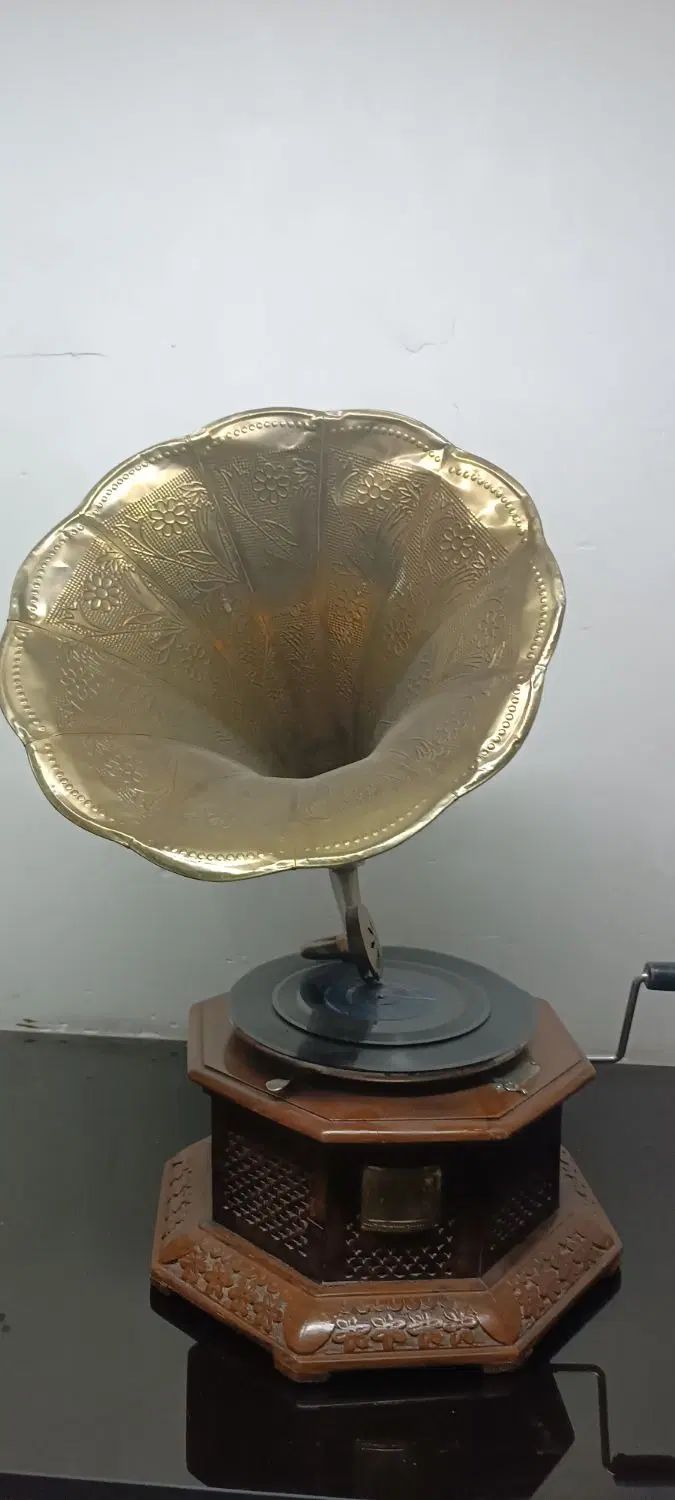 گرامافون هندلی|کلکسیون اشیاء عتیقه|تهران, المهدی|دیوار