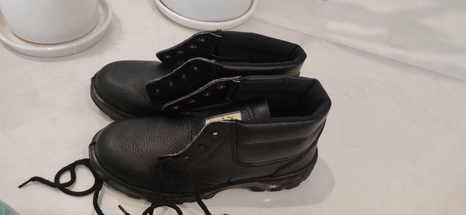 کفش کار ایمنی سایز ۴۲ نو|کیف، کفش، کمربند|کردکوی, |دیوار