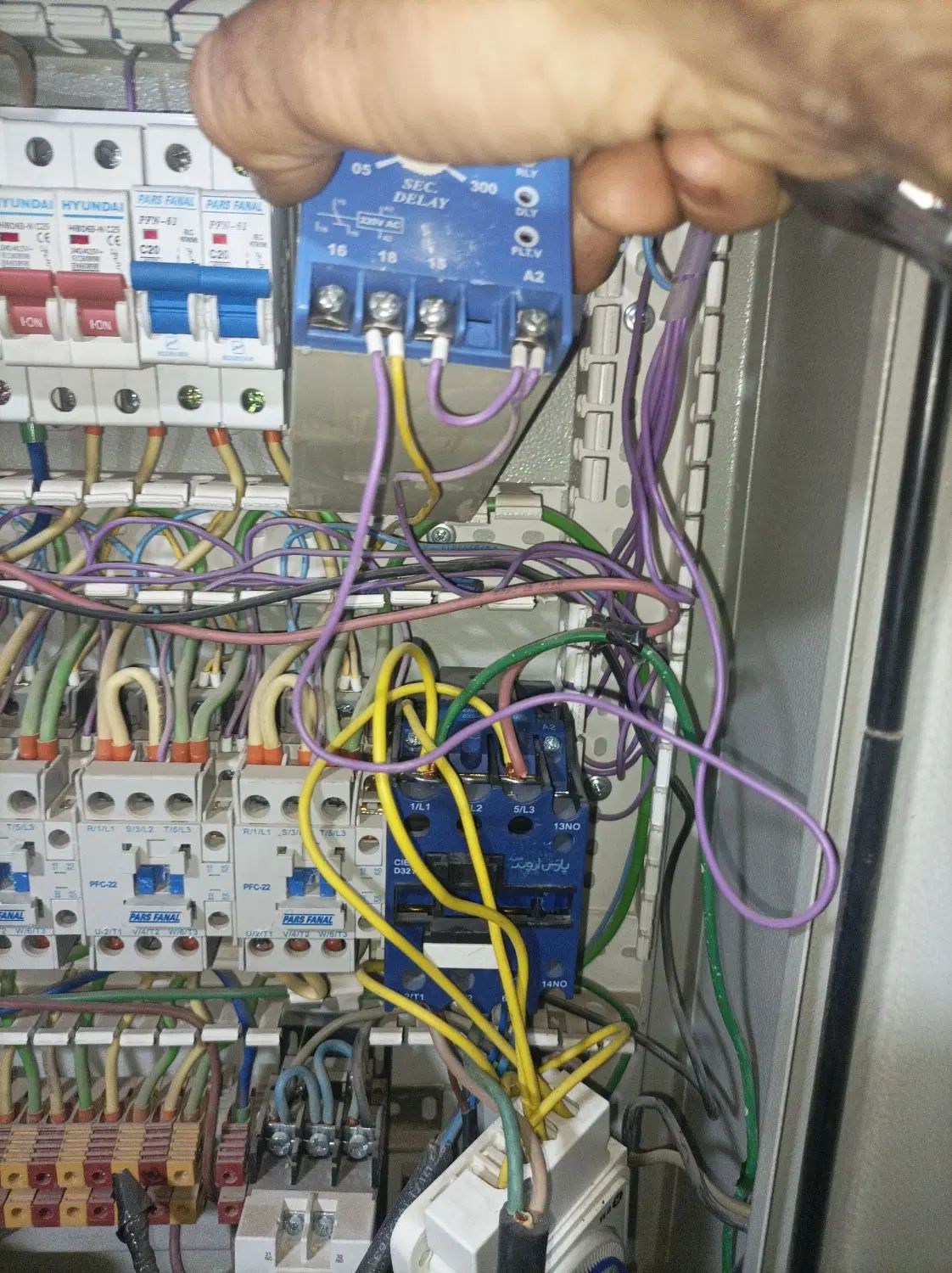 تعمیرکار برقکار تابلو برق صنعتی ساختمان موتور کولر|خدمات پیشه و مهارت|نورآباد ممسنی, |دیوار