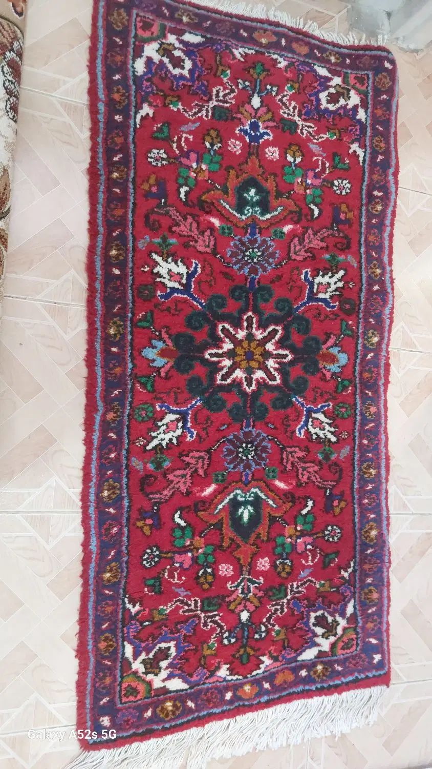 یک عدد فرش دستباف کناره|فرش|تهران, جوادیه|دیوار