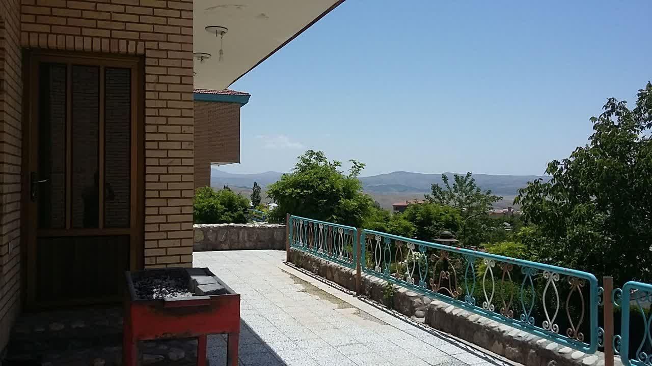 ویلا با بهترین ویو دهکده چادگان|اجارهٔ کوتاه‌مدت ویلا و باغ|اصفهان, نقش جهان|دیوار