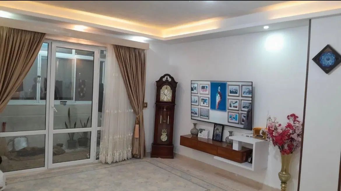 آپارتمان ۹۸متری/ فاز۱معلم/آسانسور/پارکینگ|فروش آپارتمان|رشت, معلم|دیوار