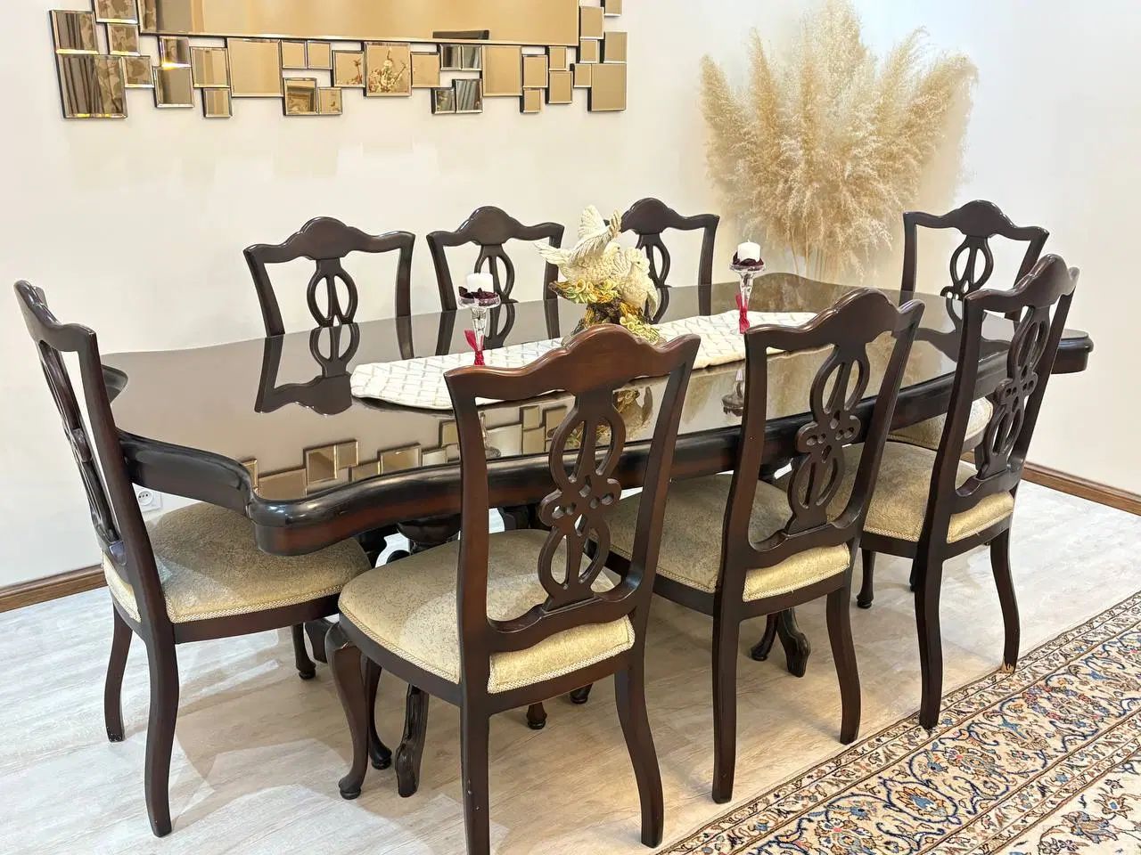 مبل اتریشی ۷ نفره + میز نهارخوری ۸ نفره بهمراه میز|مبلمان خانگی و میز عسلی|تهران, شهرک آپادانا|دیوار