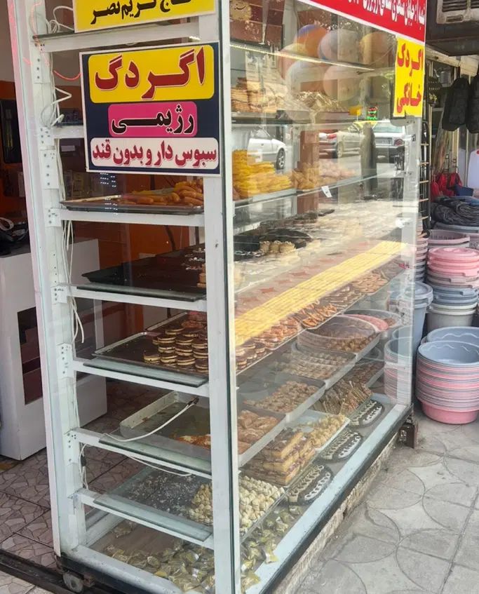 ویترین فروشگاهی ۹ طبقه و یخچال شیرینی|فروشگاه و مغازه|اصفهان, باغ دریاچه|دیوار
