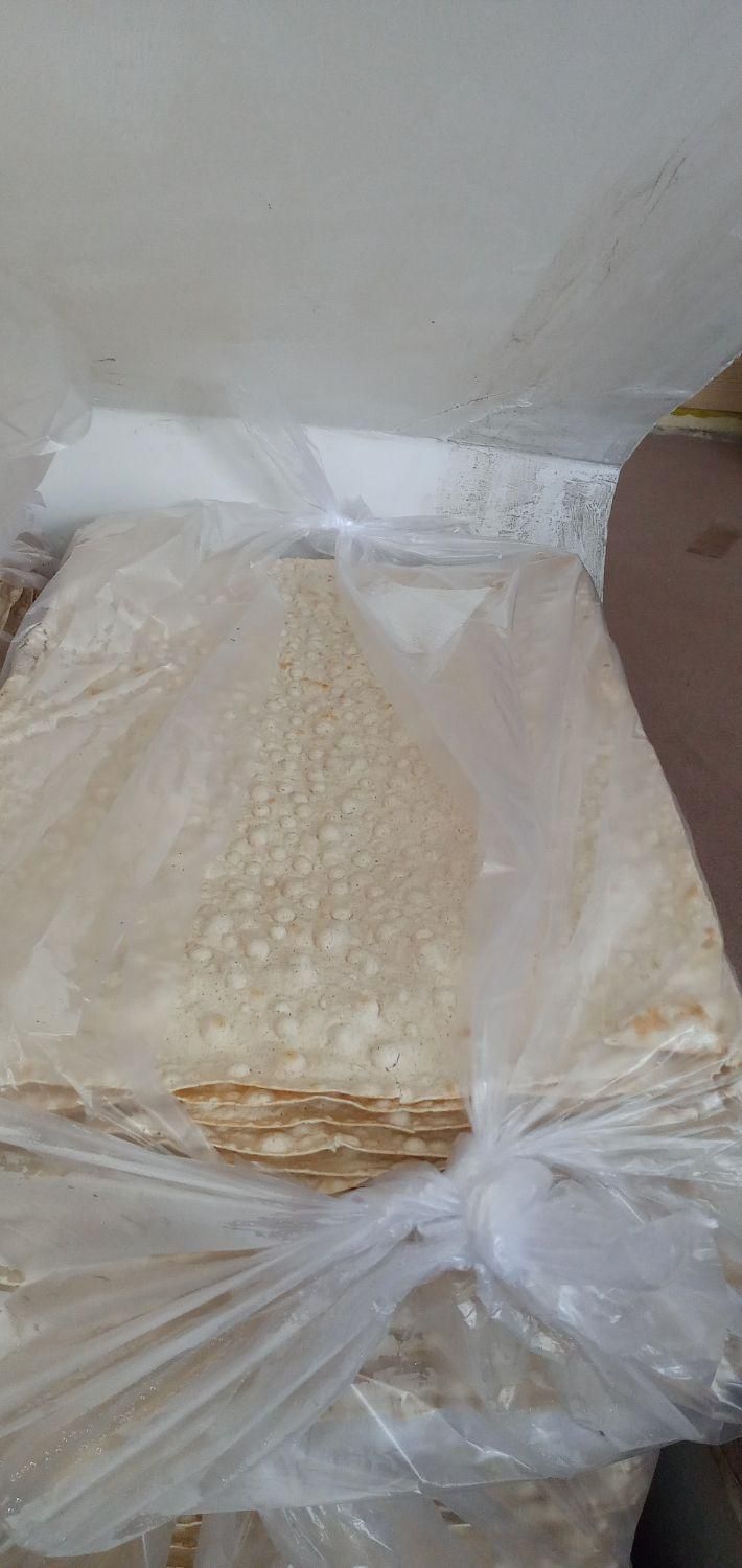 نان تازه|خوردنی و آشامیدنی|خوی, |دیوار