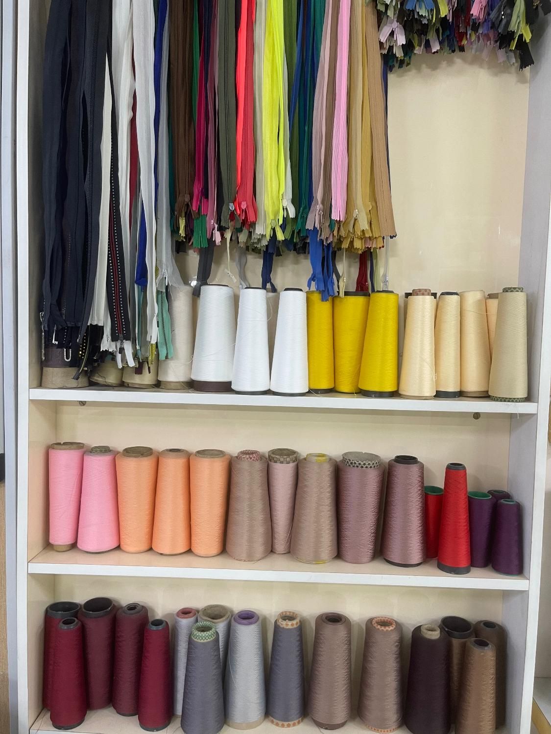 اجاره اتاق مجهز در مزون معتبر ویژه خیاطان حرفه‌ای|اجارهٔ کوتاه‌مدت دفتر کار و فضای آموزشی|مشهد, فردوسی|دیوار