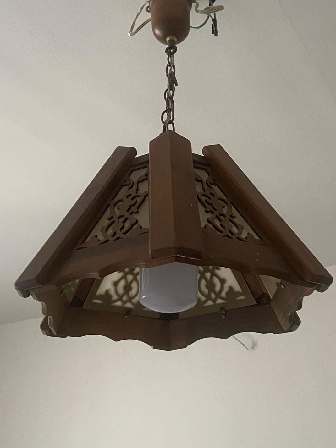 دو عدد لوستر چوبی و یک چوب لباسی|لوستر و چراغ آویز|اصفهان, جلفا|دیوار