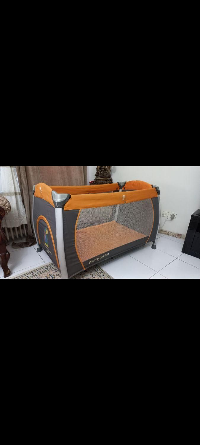 تخت کنار مادر برند پیر کاردین اصلی در حد نو|تخت و صندلی بچه|تهران, گیشا|دیوار