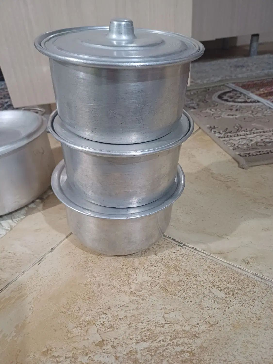 قابلمه روحی|ظروف پخت‌وپز|تهران, خاک سفید|دیوار