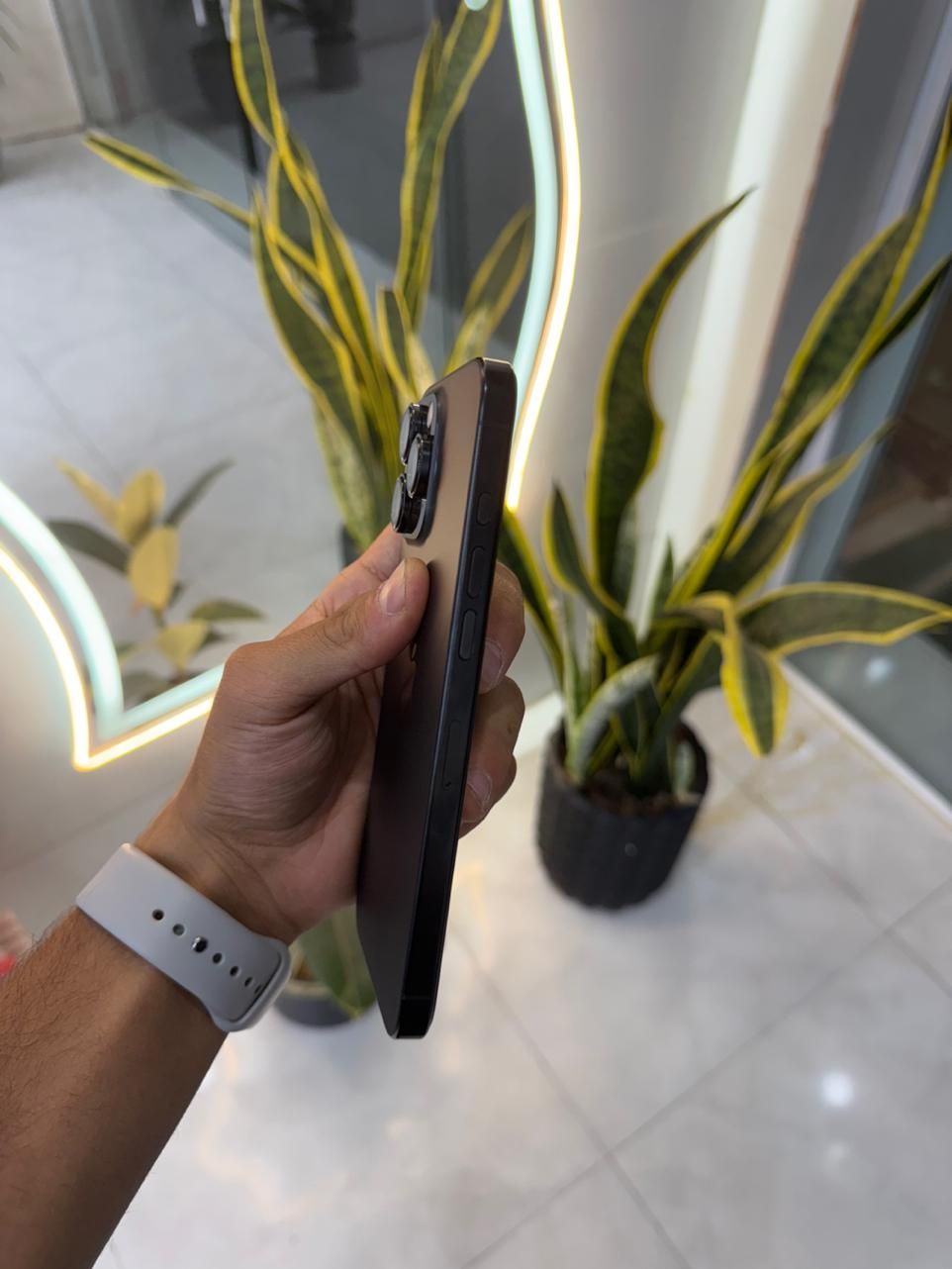 اپل iPhone 16 Pro Max با حافظهٔ ۲۵۶ گیگابایت|موبایل|شیراز, قدوسی شرقی|دیوار