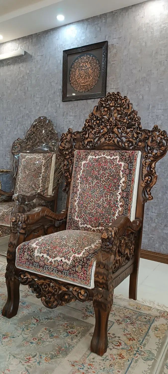 مبل قالی درجه یک با چوب گردو ، بسیار پرکار  تمیز|مبلمان خانگی و میز عسلی|کرمان, |دیوار