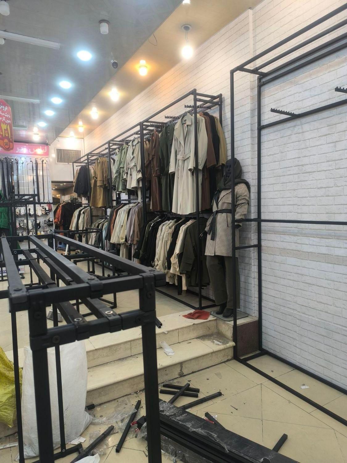 رگال فروشگاهی مانکن چوب لباسی کد ۱۱۰|فروشگاه و مغازه|اصفهان, شهشهان|دیوار
