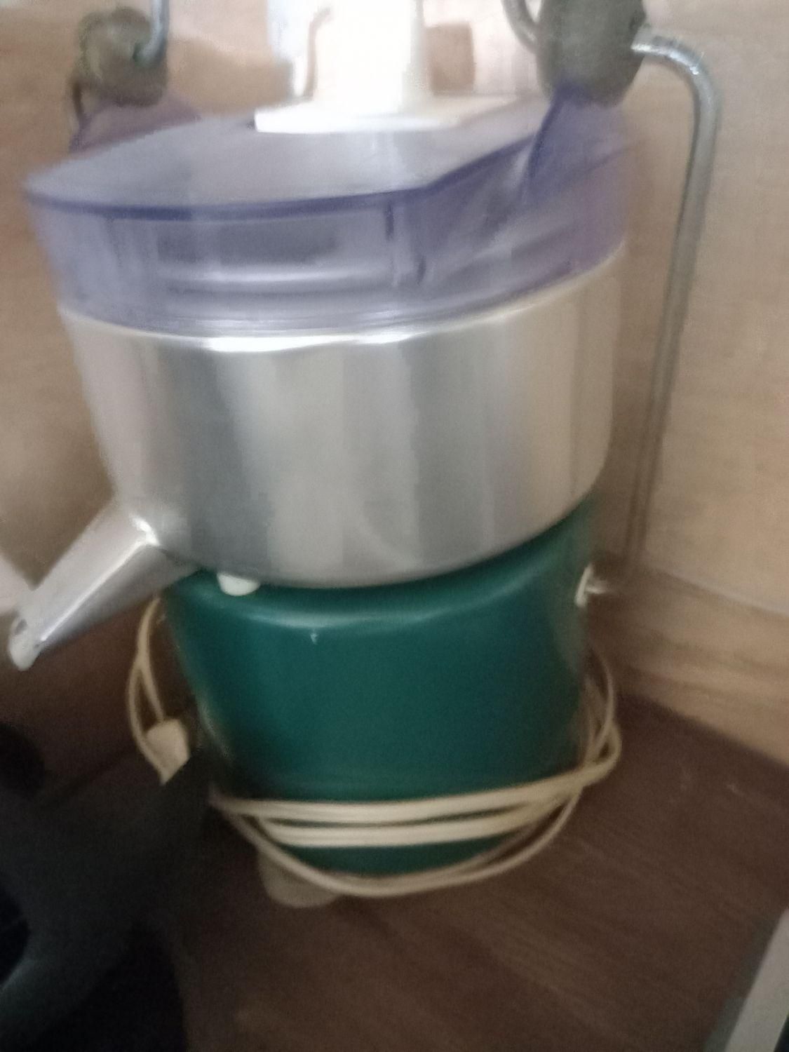 لوازم آشپز خانه|آبمیوه‌گیر و آب‌مرکبات‌گیر|رشت, فخب|دیوار