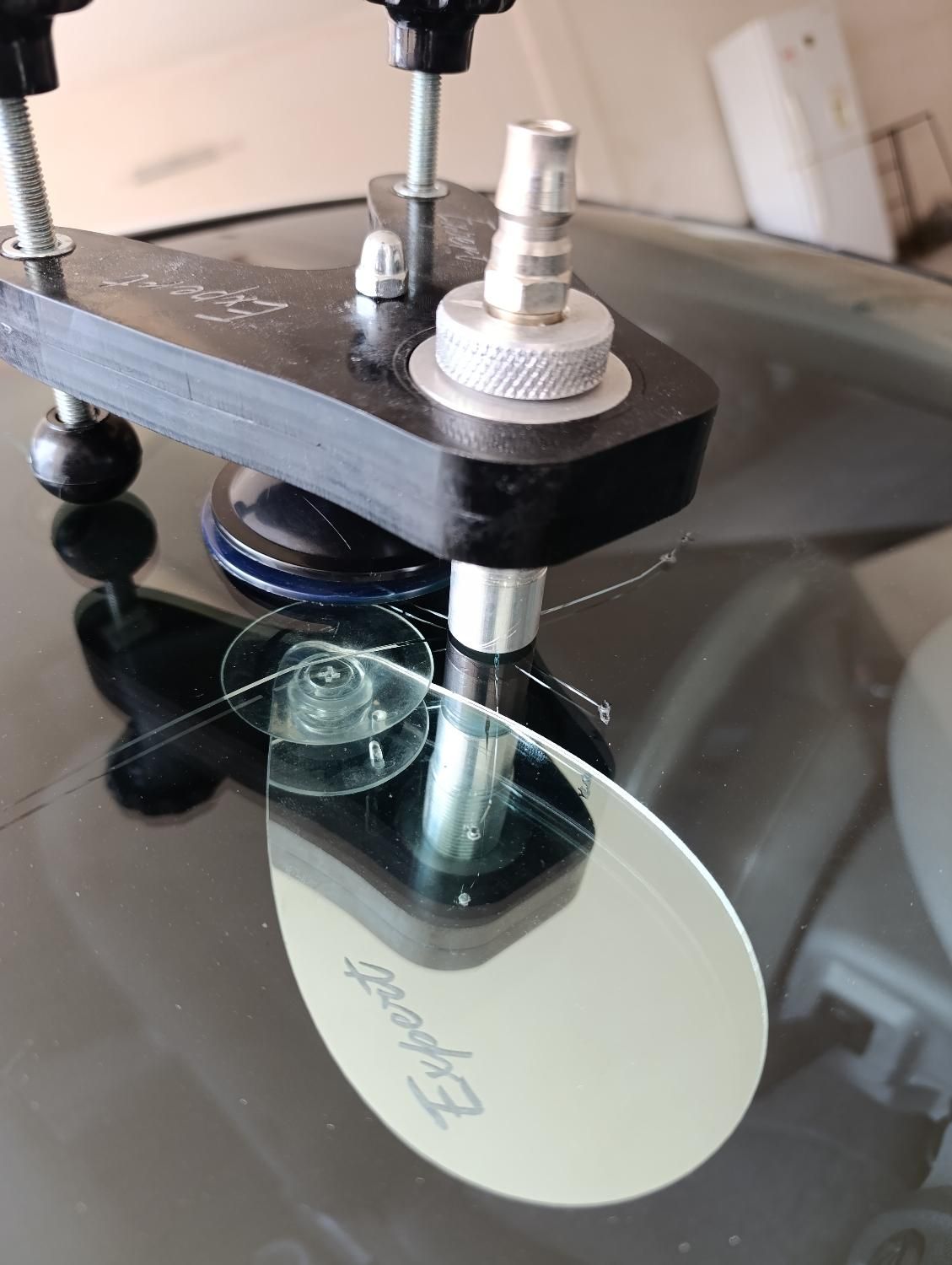 ترمیم شیشه خودرو ( سنگ خوردگی و ترک) با مواد مخصوص|خدمات موتور و ماشین|بیرجند, |دیوار